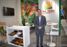 Santiago Vázquez, gerente de La Vega de Cieza, que acaba de arrancar con su campaña de kaki.